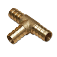 Compressed air hose connector with plug nipple T-piece